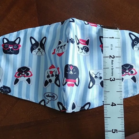 Free add on purchase over $45 Kid's fabric face mask cats & dogs NWT - Picture 5 of 5